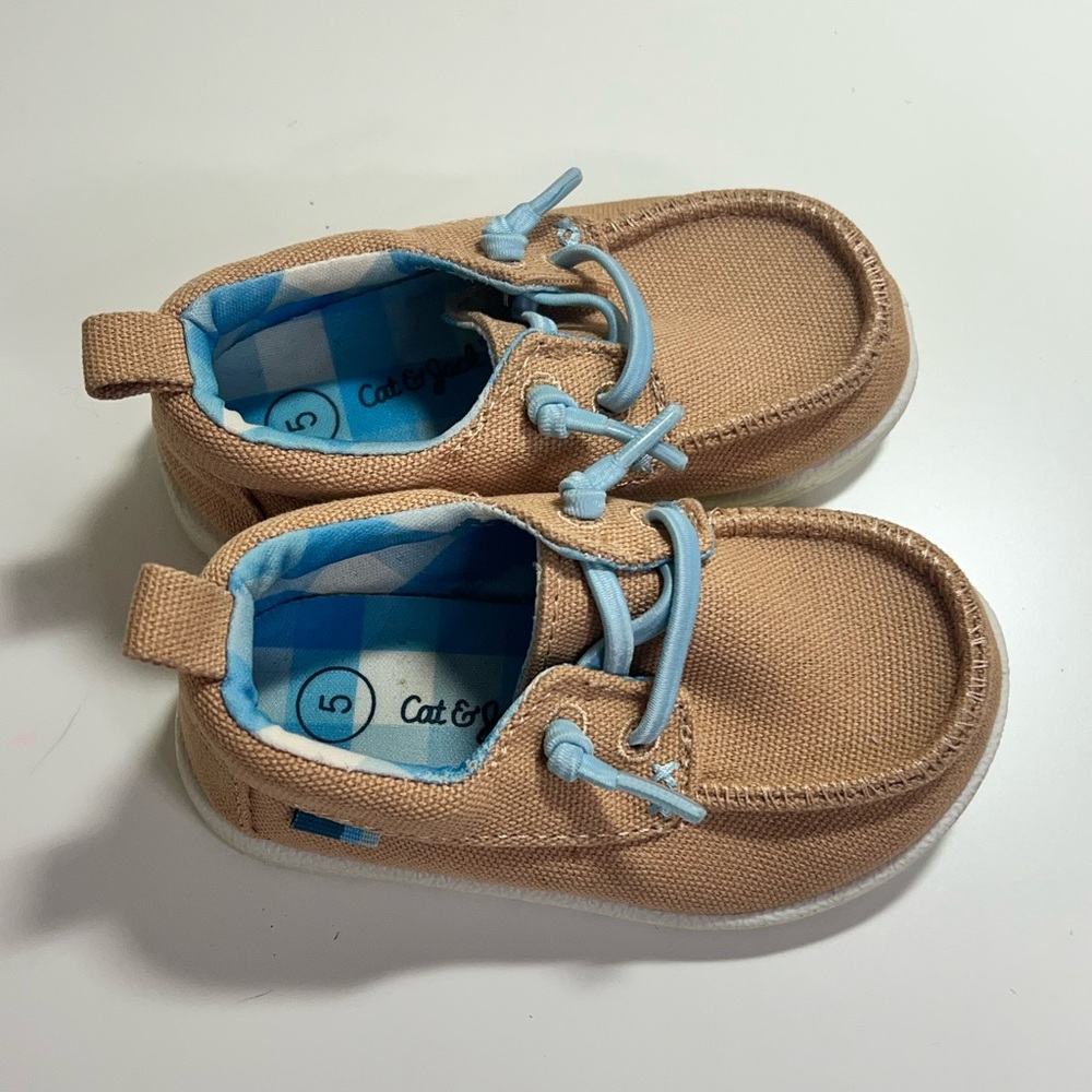 Baby shoes easy on size 5
